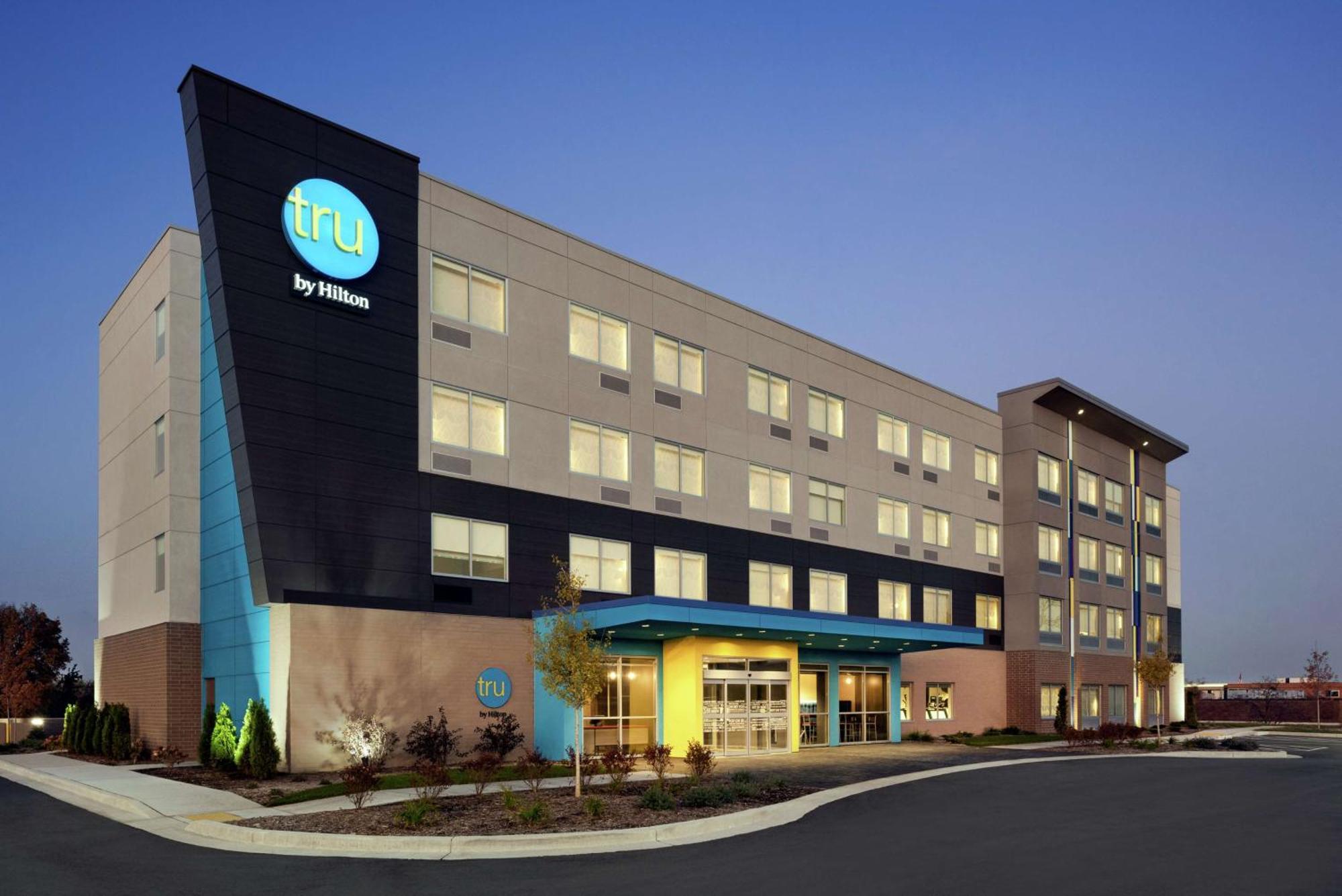 Tru By Hilton Milwaukee Brookfield Hotel Waukesha Exterior photo